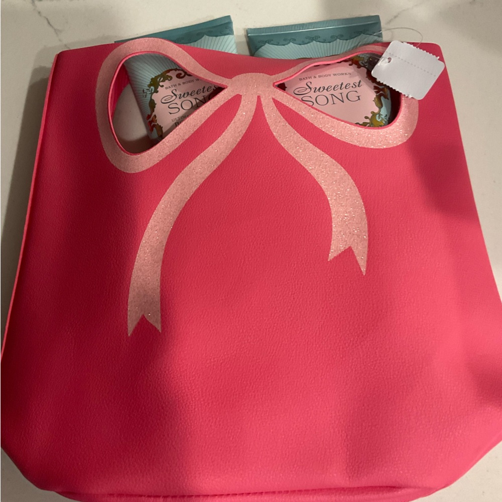 Bath and Bodyworks Sweetest Song Lotion and Wash w/ Pink Bag with Bow Design New